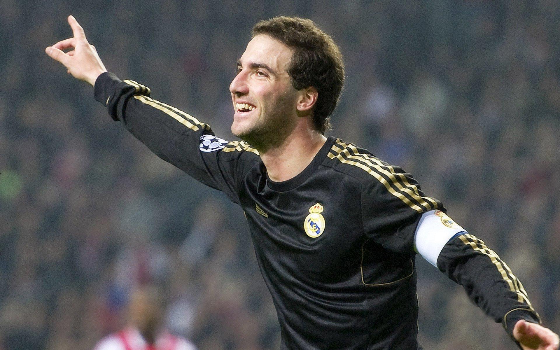 意甲积分榜风云，那不勒斯豪取四连胜强势领跑 国际米兰止跌回升暂居次席